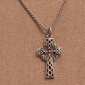 Elegant 925 Sterling Silver Celtic Cross on an Italian twist chain